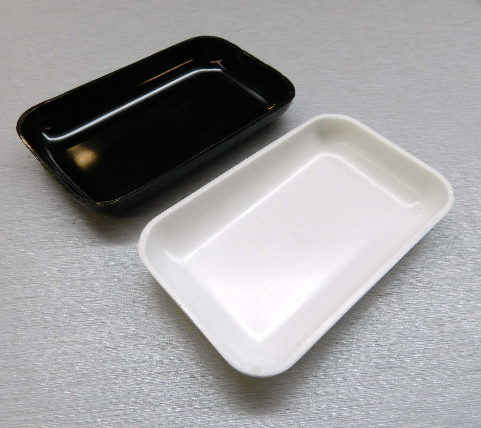 Sorting Trays Plastic for Diamonds Beads Gemstones White & Black Open Trays 2 pc
