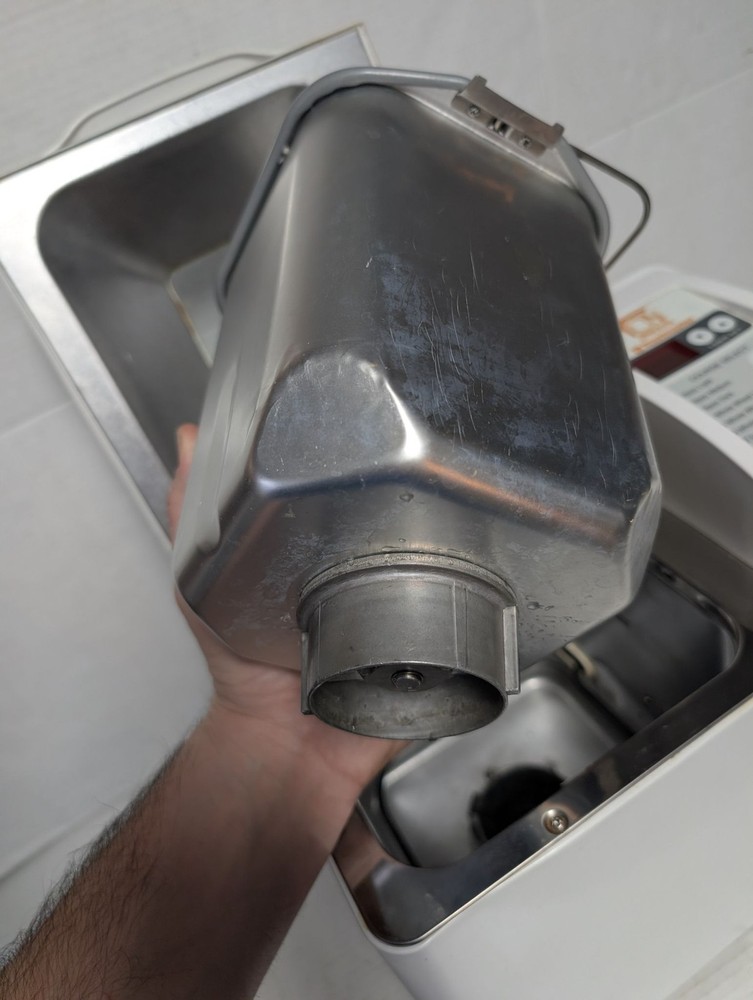 Toastmaster Bread Maker Model 1195 120V 430W White Programmable 10 Programs Used