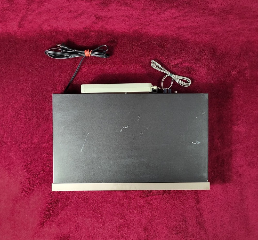 Hitachi FT-5500 Stereo Tuner (1981)