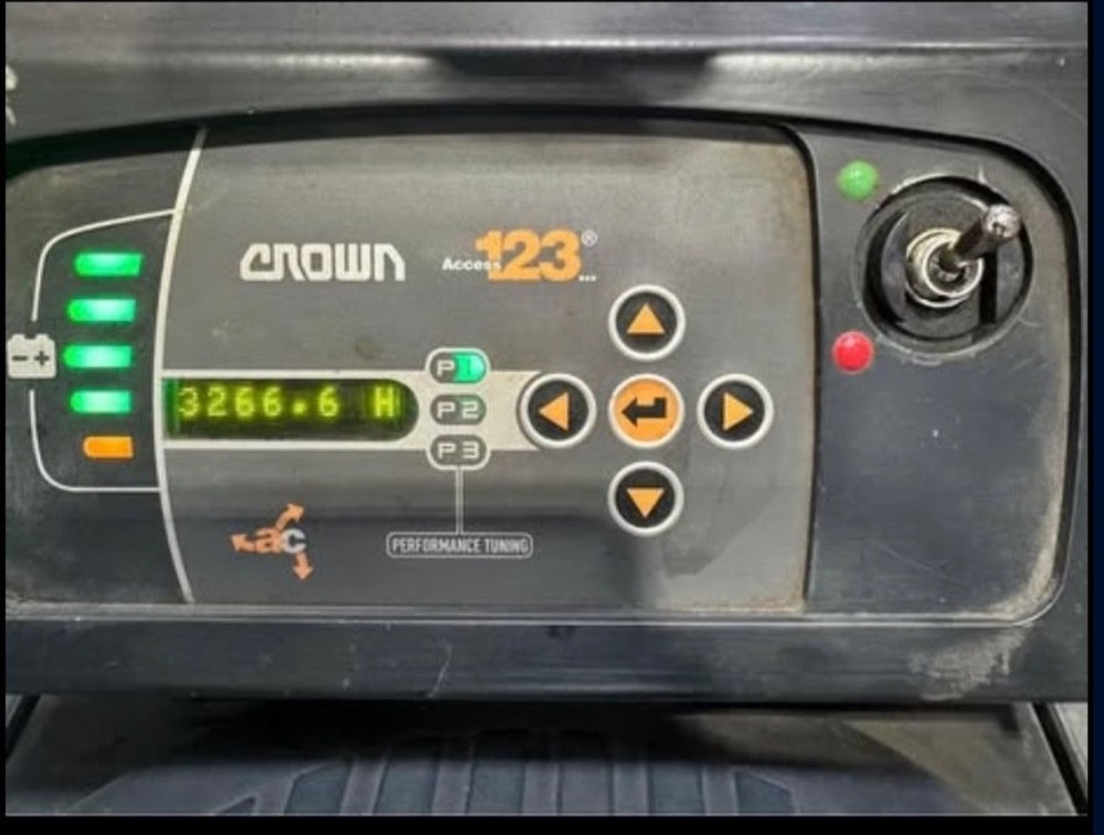Crown electric pallet jack