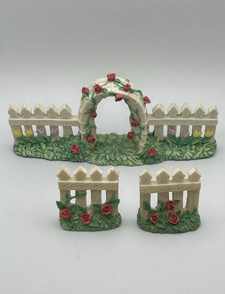 COTTONTAIL LANE EASTER/SPRINGTIME ACCESSORIES: 3 pc. Rose Covered Fence