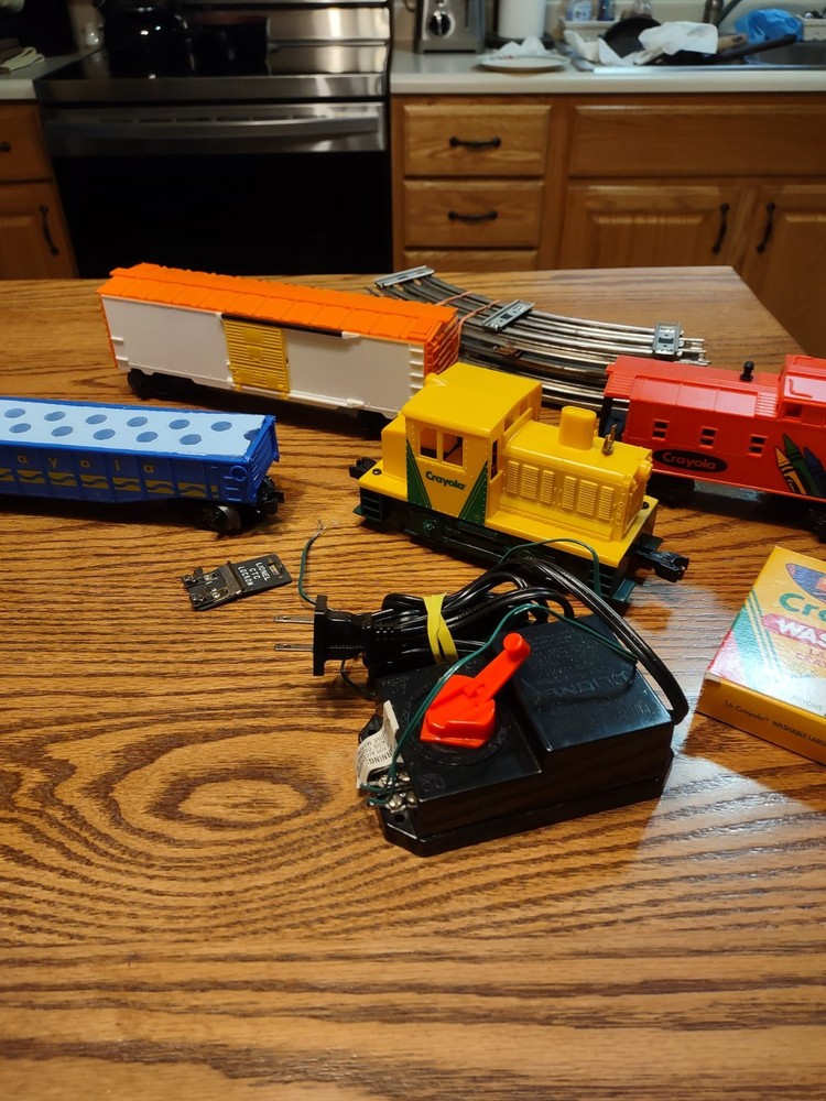 Lionel Big O27 Crayola Activity Train Set.