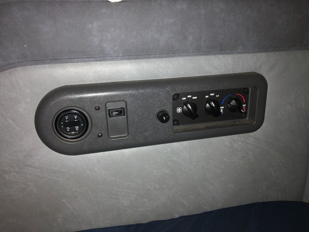 Mack CXU613 Sleeper Control - Used