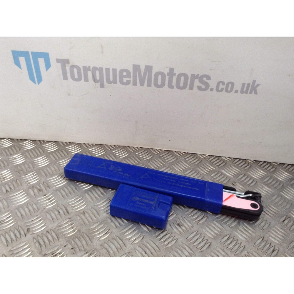 2008 E92 BMW M3 Brake down warning triangles