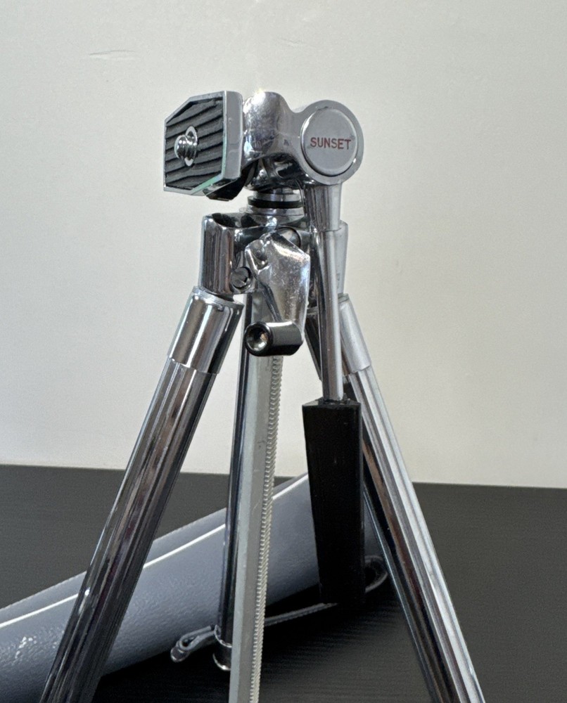 VINTAGE SUNSET CHROME CAMERA TRIPOD WITH TELESCOPING LEGS & SUNSET CASE