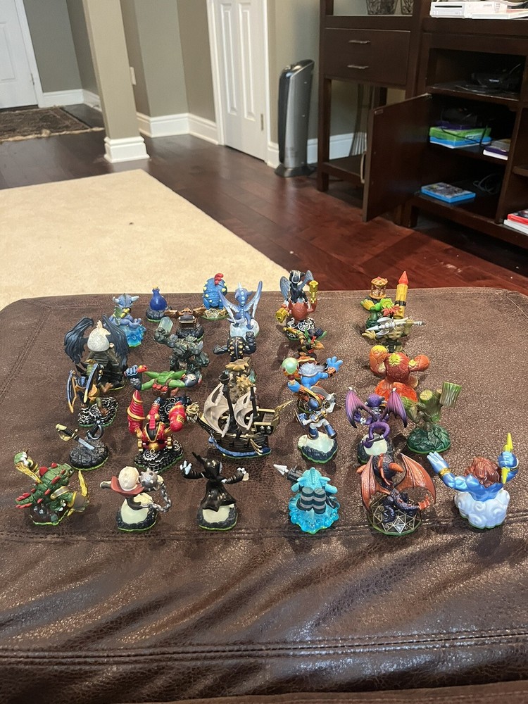 skylanders spyros adventure figures