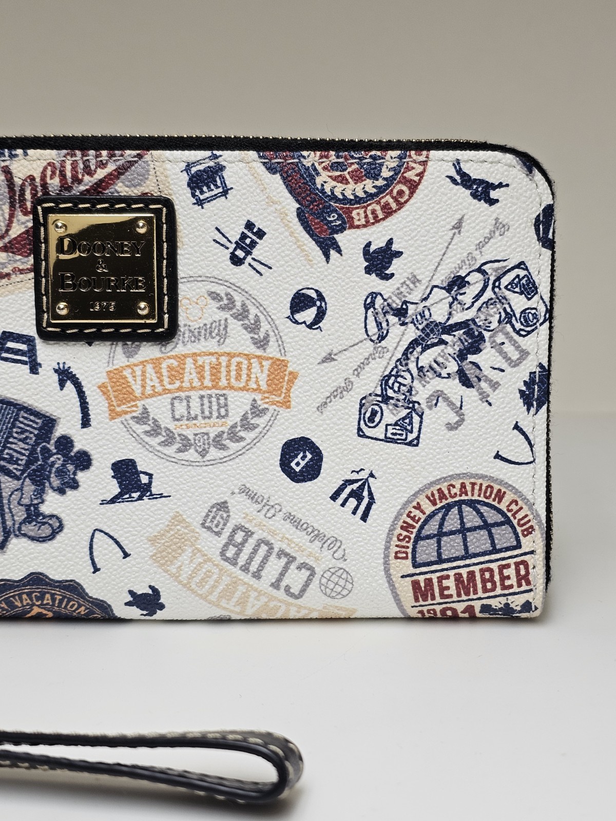DVC Disney Vacation Club Dooney & Bourke Wallet Wristlet