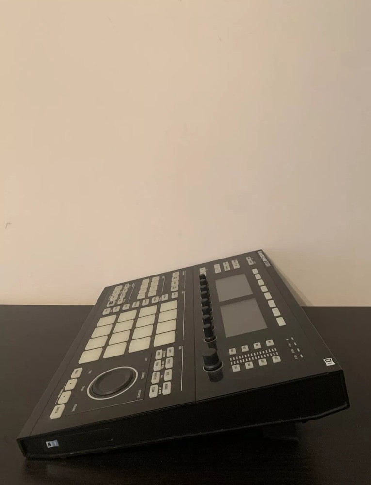 Native Instruments Maschine Studio - (PRE-OWNED)