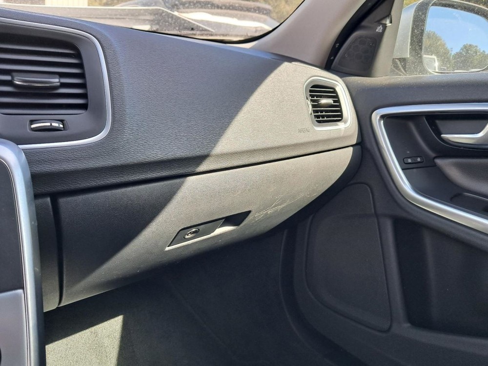 S60 2018 Glove Box 4843758