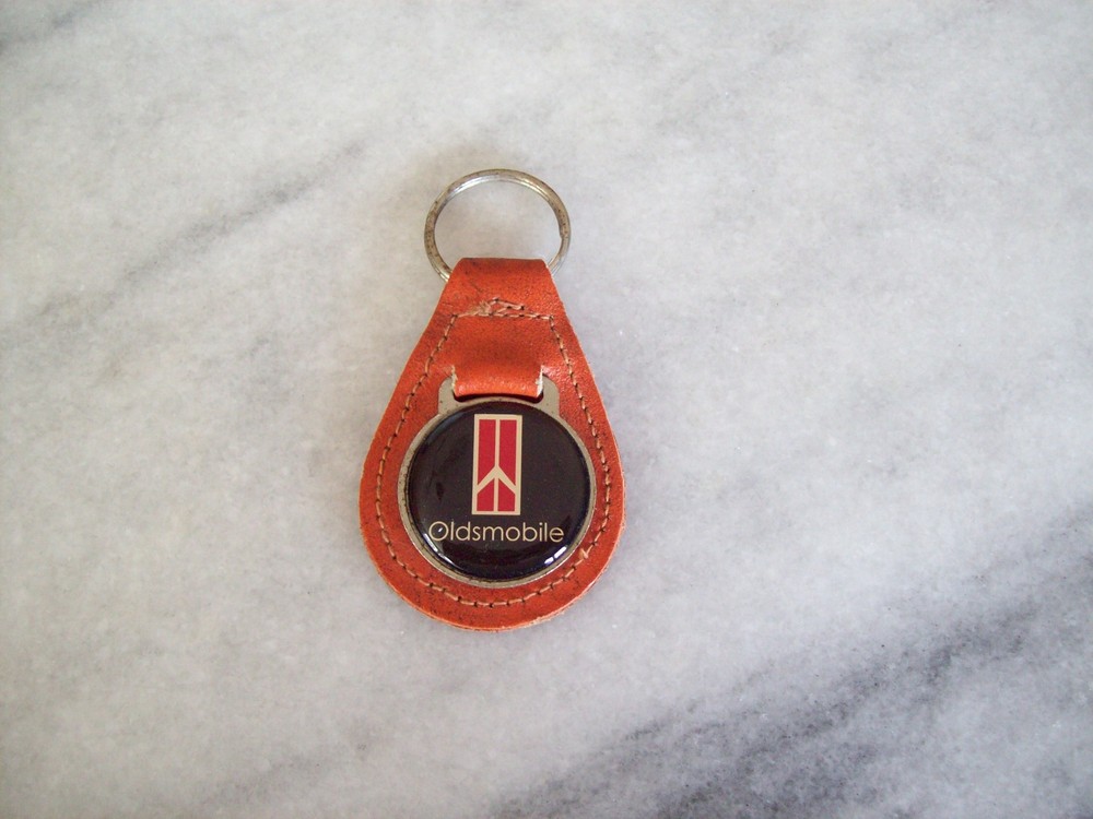 OLDSMOBILE ROCKET  KEY CHAIN ...