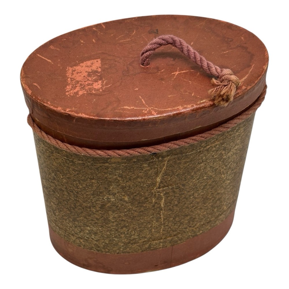 Vintage Oval Sewing Basket Rust & Tan With Center Rope Handle Darning Thread