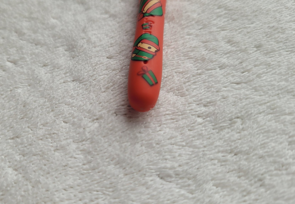 Preowned Christmas Elf Wooble Ergonomic Crochet Hook