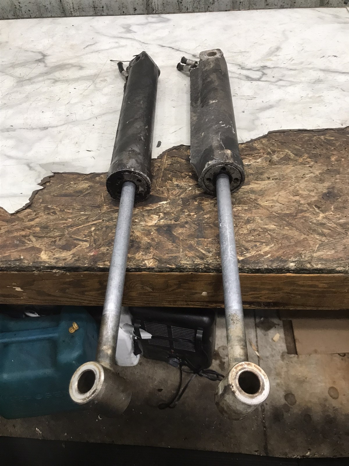 Volvo Penta SX Stern out drive outdrive trim tilt lift hydraulic cylinders