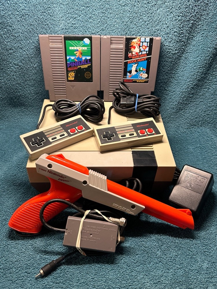 Nintendo NES System Mario Games 2 Controllers Zapper Cords Tested