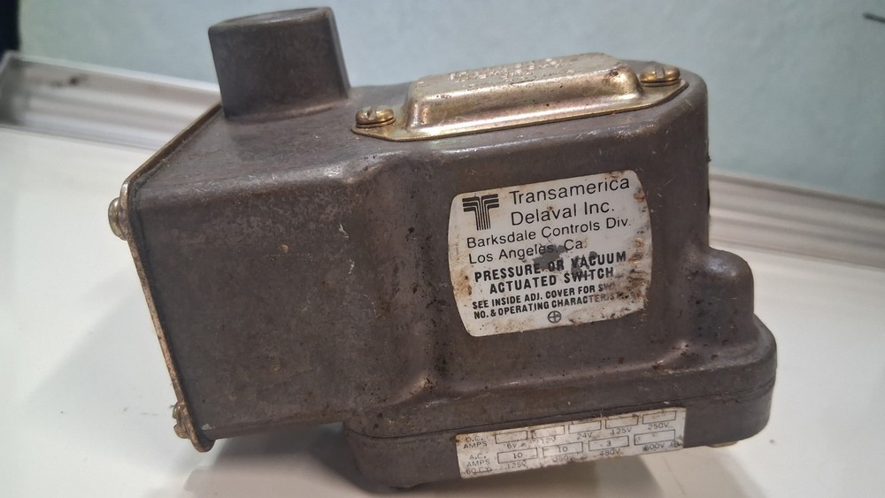 Transamerican Delaval D2T-A3SS Pressure or Vacuum Actuated Switch