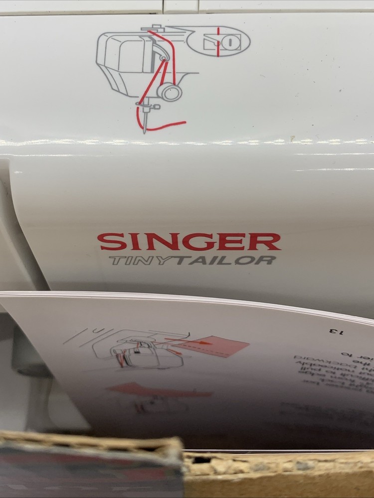 Singer® Tiny Tailor TT700 Electronic Mending/Sewing Machine-- Tested & Working