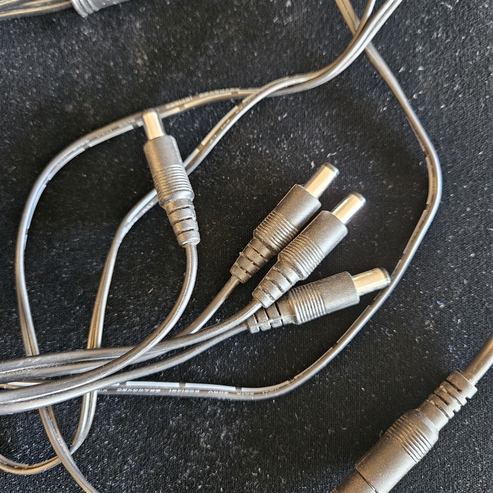 Switching Adapter SOY024A-1200200US with 4-Way Splitter