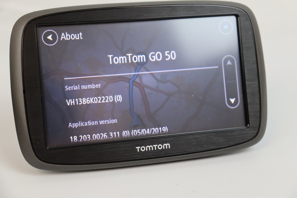 TomTom GO 50 5-Inch GPS Sat Nav Touchscreen with Case and Cable