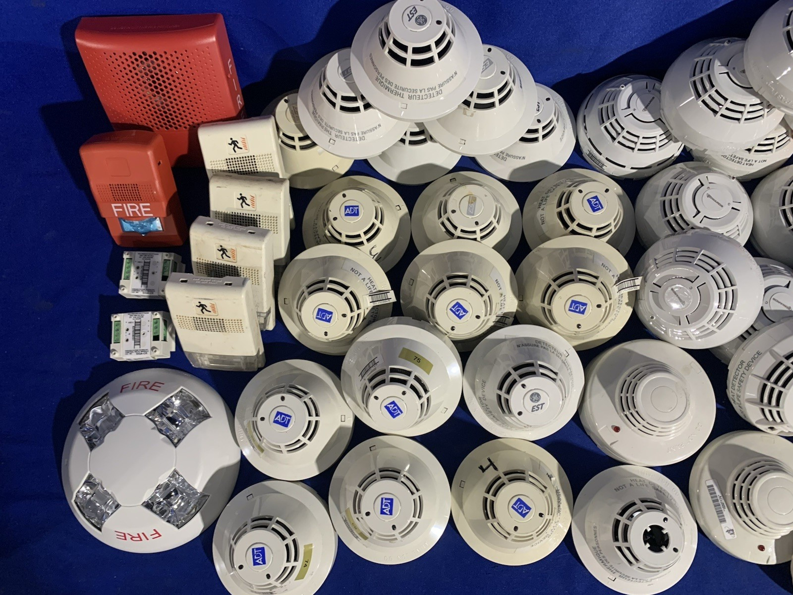 Lot of 100+ EST Edwards ADT SIGA-COS SIGA-PCD etc. Smoke Detectors Base etc READ
