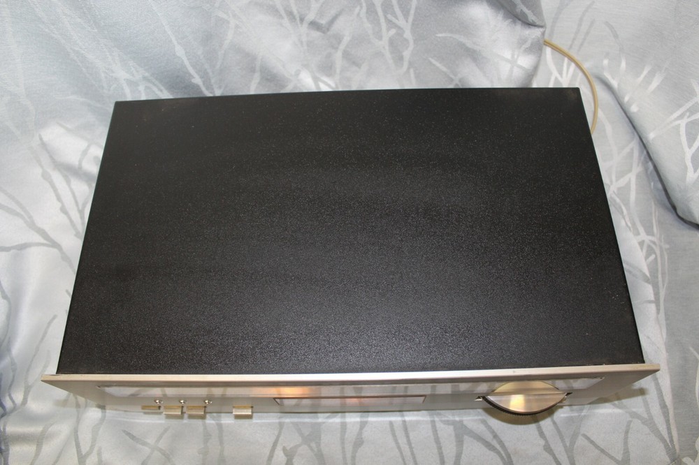 Marantz ST300L stereo tuner