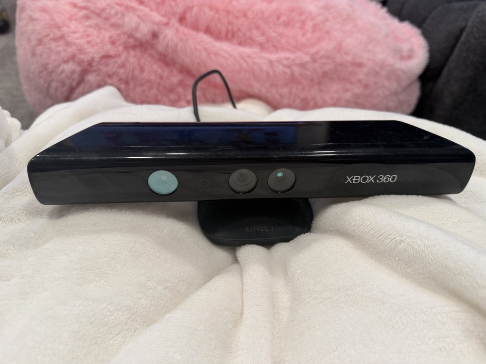 Xbox 360 Kinect Sensor Camera Bundle with Kinect