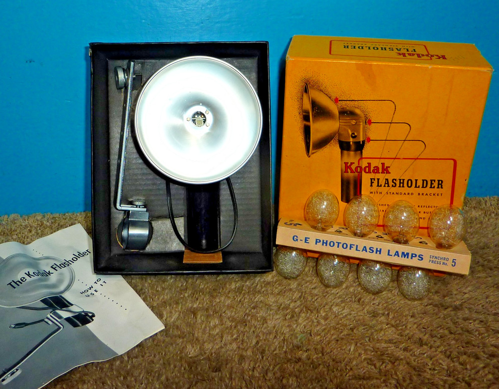 Kodak Flasholder w/ Bracket ~ Bulbs ~ Paperwork ~ Box