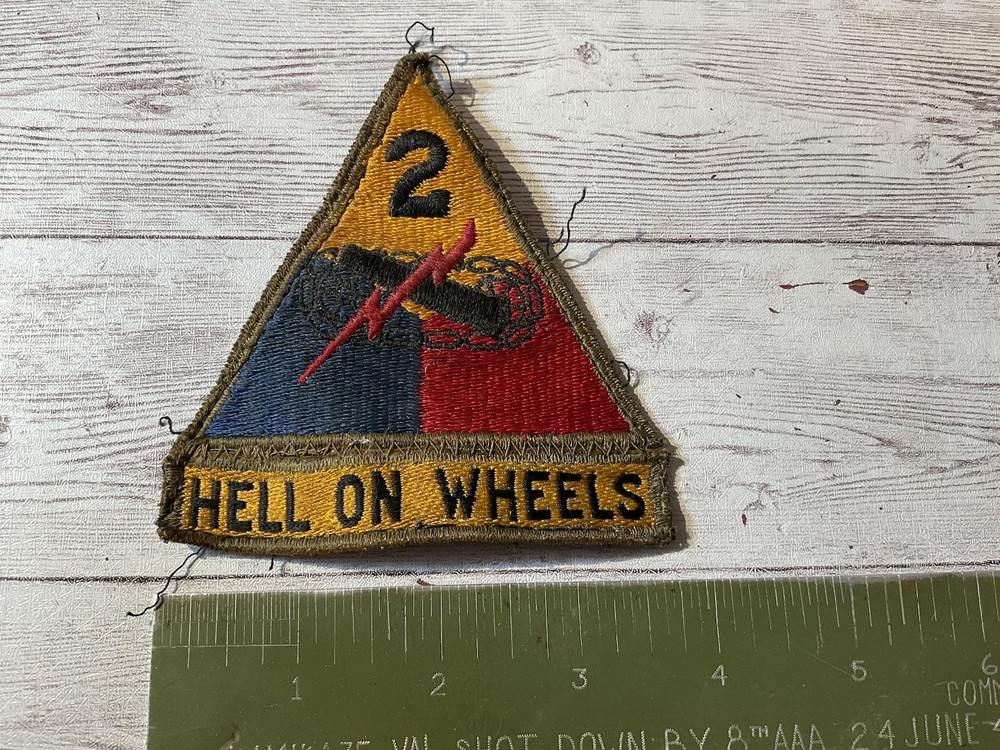 ORIGINAL WWII 2ND ARMORED PATCH WITH HELL ON WHEELS TAB