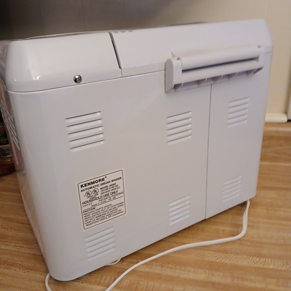 Kenmore Automatic Bread Maker 2 lb. Loaf Model ONLY USED ONCE. ORIGINAL BOX