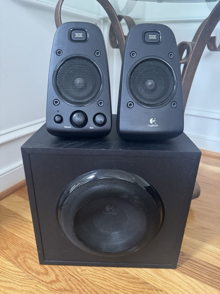 Logitech Z623 THX 2.1 Speaker System with Subwoofer Works