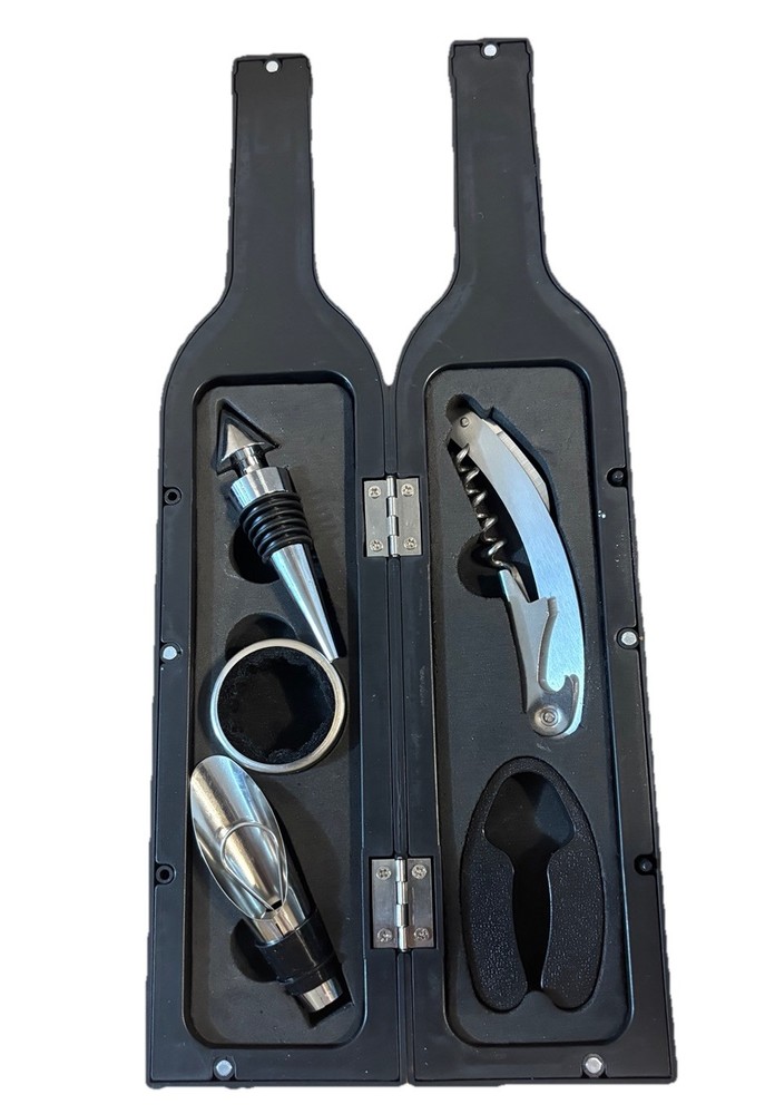 Ho-Chunk Gaming 4 Pc. Deluxe Wine Accessory Set (V)