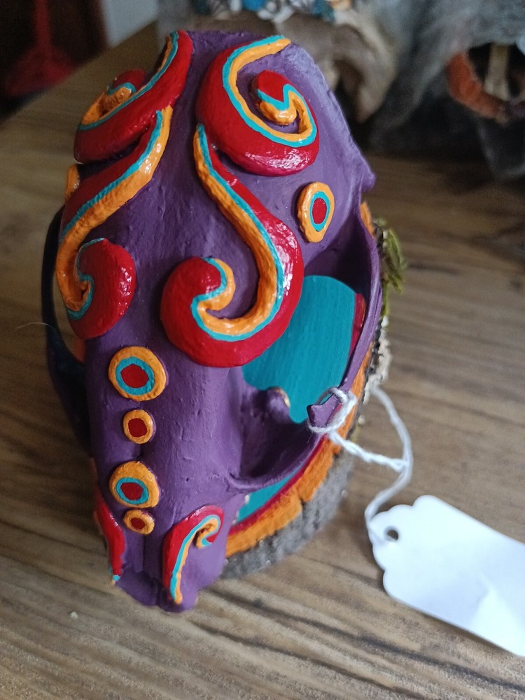 Skull On Wood (box 4)