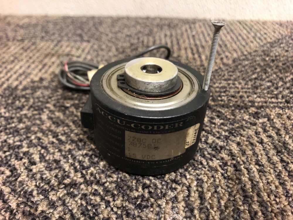 ACCU-CODER INCREMENTAL SHAFT ENCODER 220C 0C 220C0C 15VDC 1 CYCLE PER REV USED
