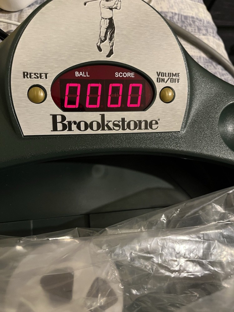 Brookstone Putting Cup with original box Model #275891