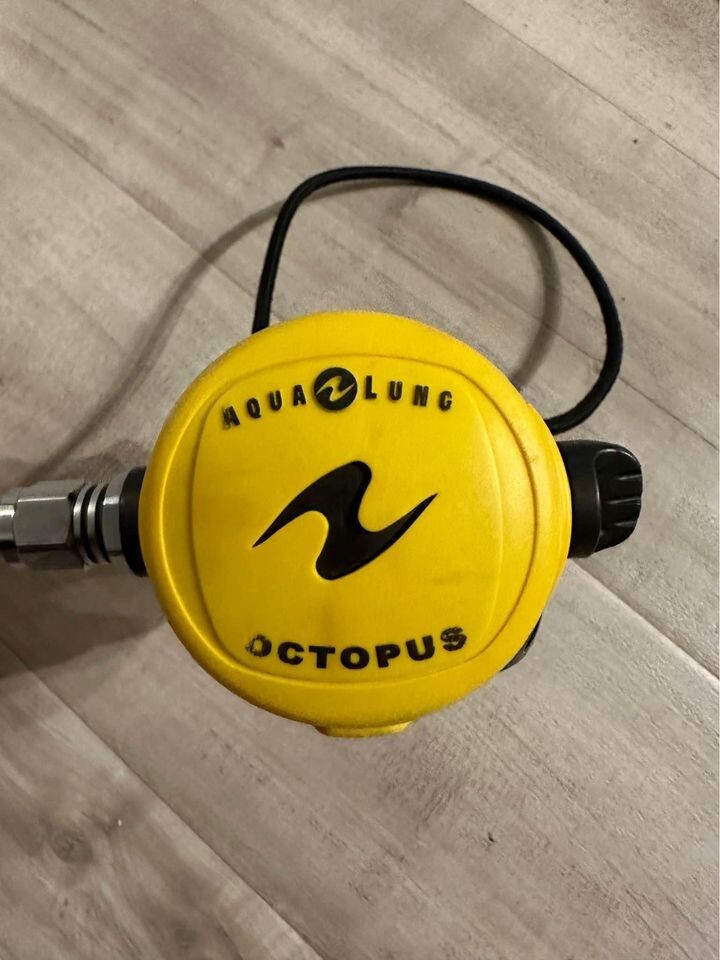 Aqua Lung Titan Dive Scuba Diving Regulator (USED)