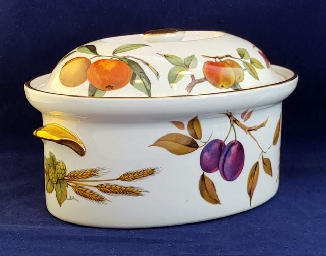 ROYAL WORCESTER EVESHAM GOLD BONE CHINA 2 QUART OVAL COVERED CASSEROLE