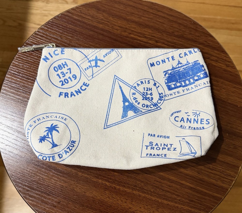 Decorative Cometic Carrying Case! Great for traveling!