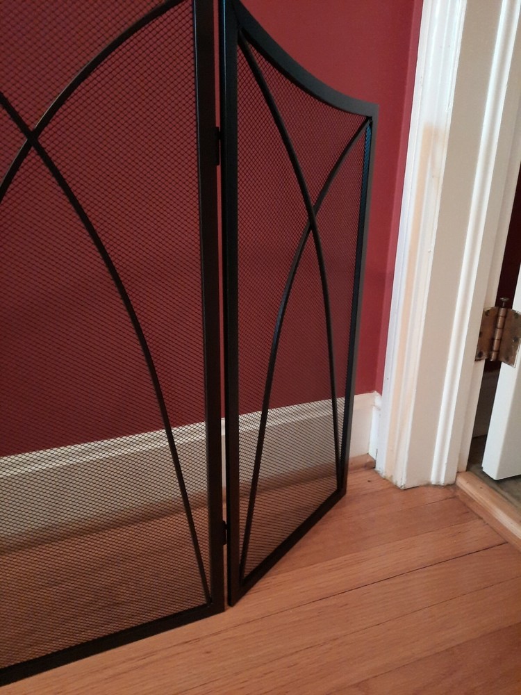 EUC Pleasant Hearth 959 Black Arched 3-Panel Fireplace Screen