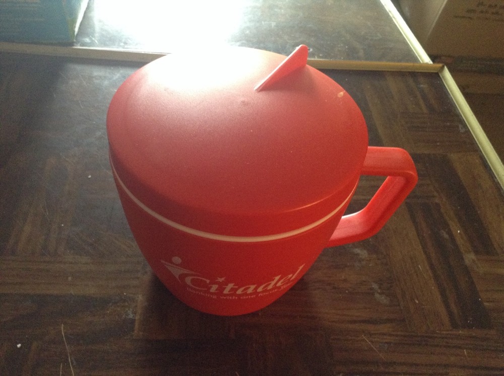 Round plastic meal container mug with utensils