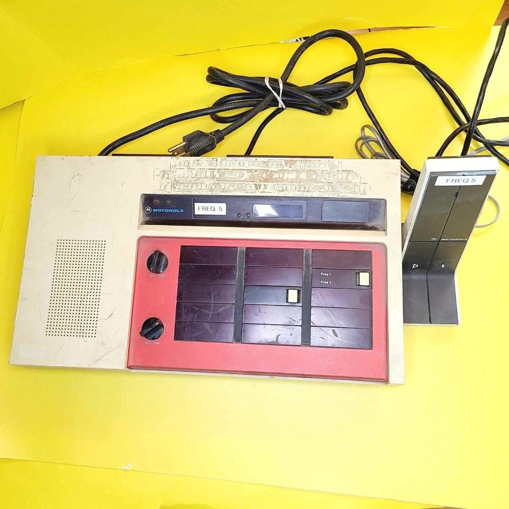 *UNTESTED MAYBE FUSE ISSUE?* VINTAGE MOTOROLA XT1605CM INTERCOM SYSTEM W/ MIC