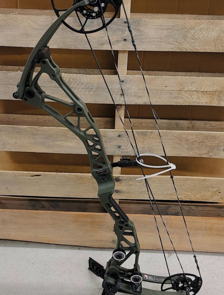 *BOW ONLY* Bowtech Revolt x80 - OD Green - 80lbs - RH