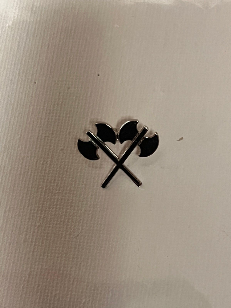BATTLE AXE SILVER IN COLOR HAT PIN(EE-00426)