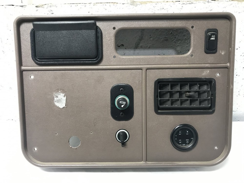 Peterbilt 389 Sleeper Control - Used | P/N U646005010281