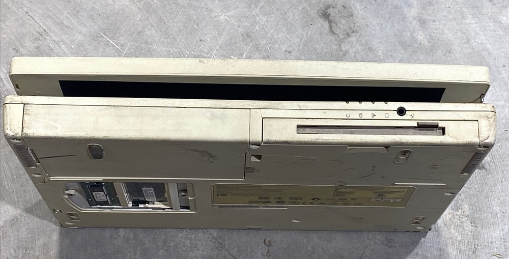 VINTAGE COMPAQ ARMADA 7370DMT LAPTOP COMPUTER - AS/IS