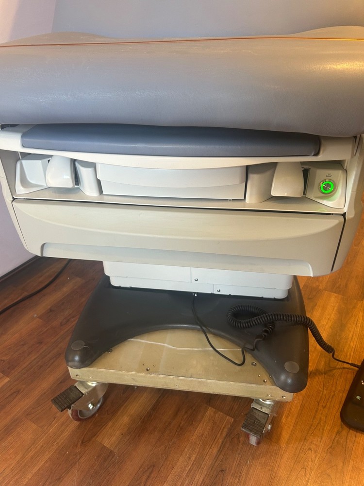 Midmark 626-001 Power Exam Table