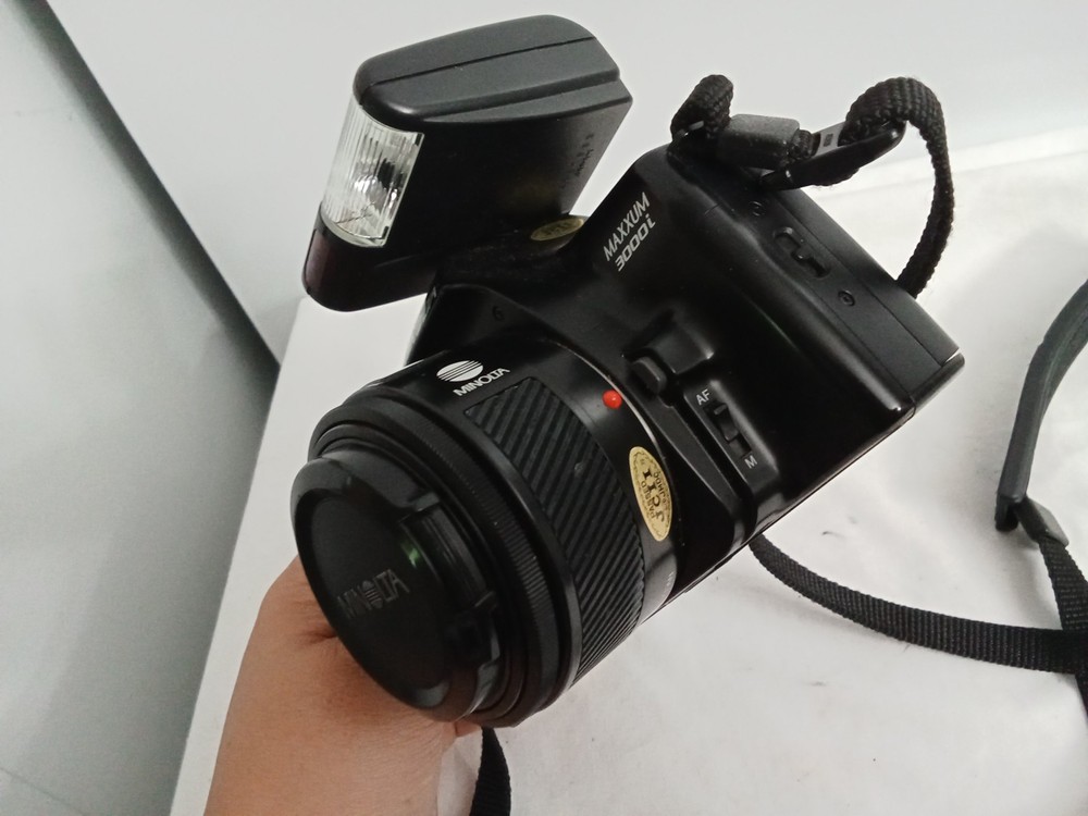 Minolta Maxxum 3000i 35mm Camera With Flash Untested