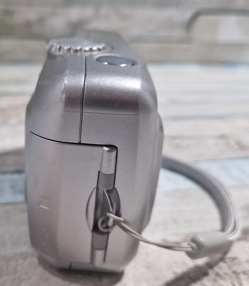 Kodak EasyShare CX7310 Digital Camera 3.2 Mega Pixel Silver tested & working