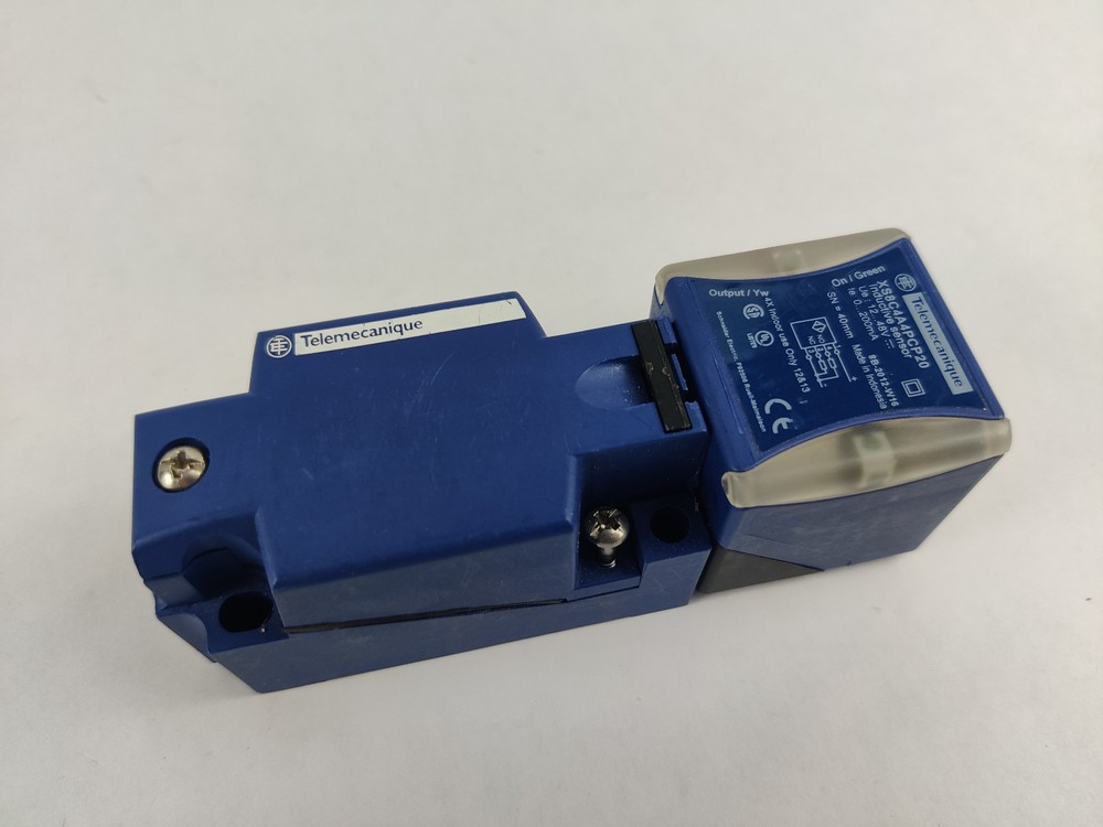 Telemecanique XS8C4A4PCP20 Proximity Sensor