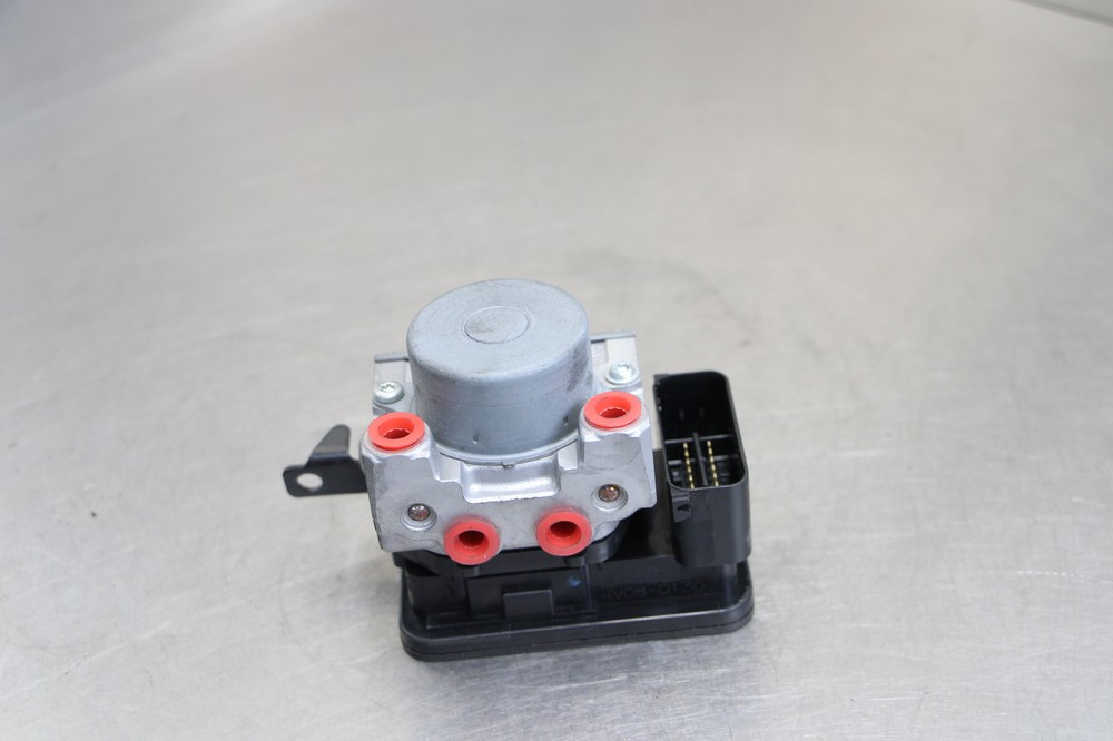 13-15 TRIUMPH STREET TRIPLE R ABS PUMP UNIT MODULE