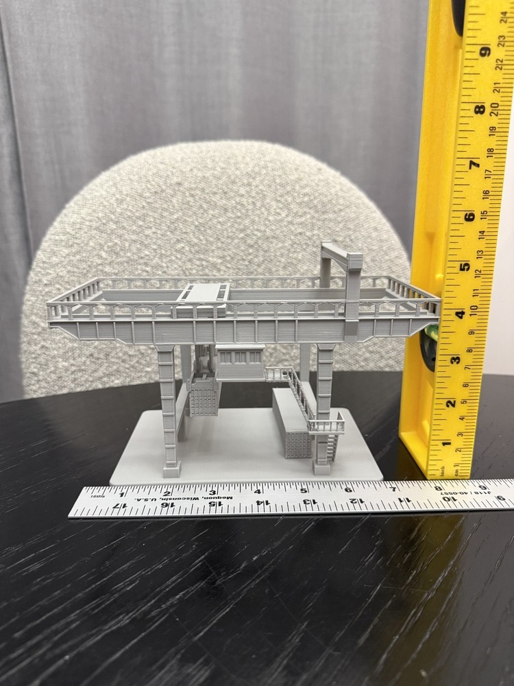 N Scale Container Crane / 1:160 Gauge / Mostly Assembled