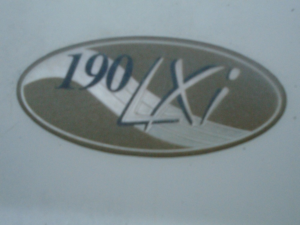 Larson 190 LXI Boat Walk-Thru Front Windshield, THIS SINGLE PIECE ONLY